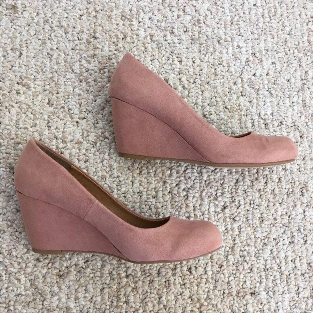 NWT Pima Wedge Heels from CL by Laundry